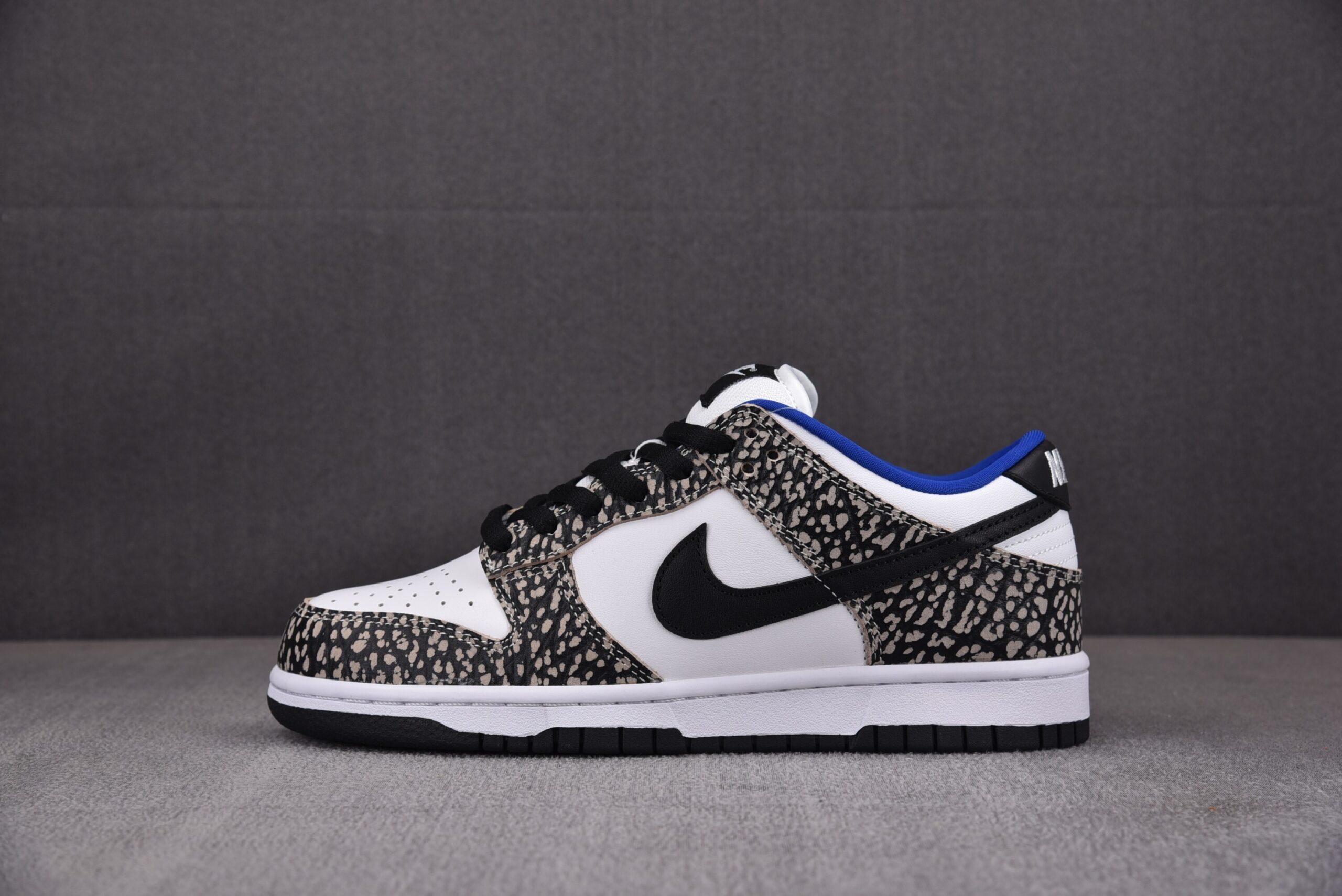 Nike SB Dunk Low “Diamond”