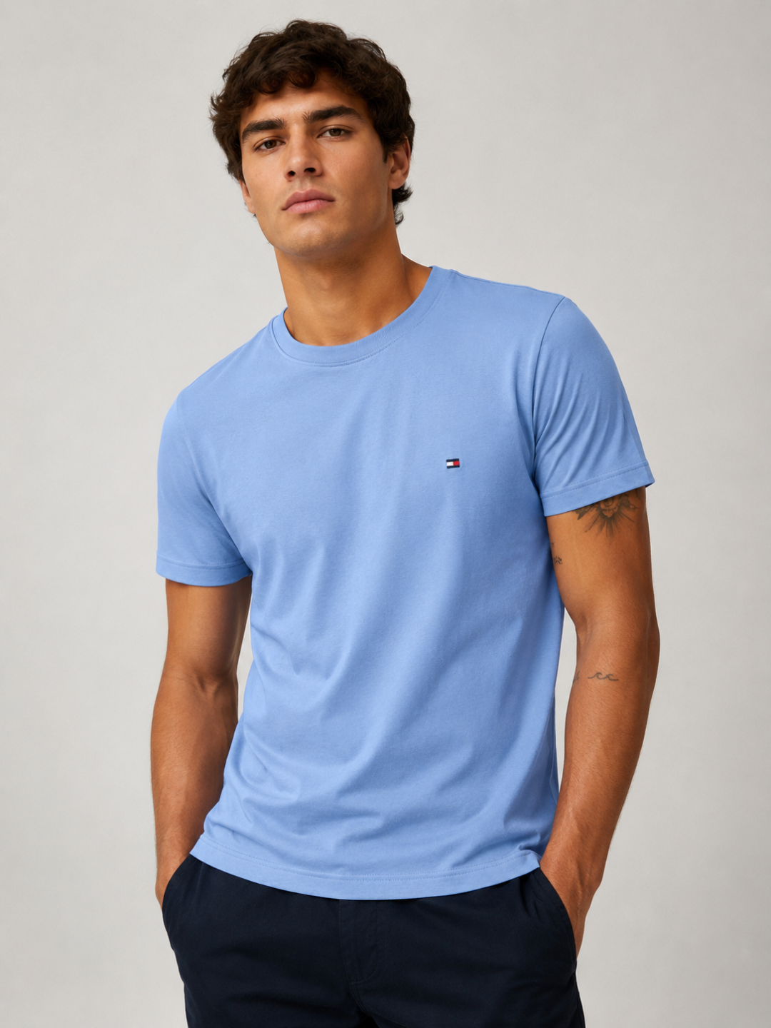 Camiseta Tommy Hilfiger Slim Essential — Azul Caribe - Imagem 2