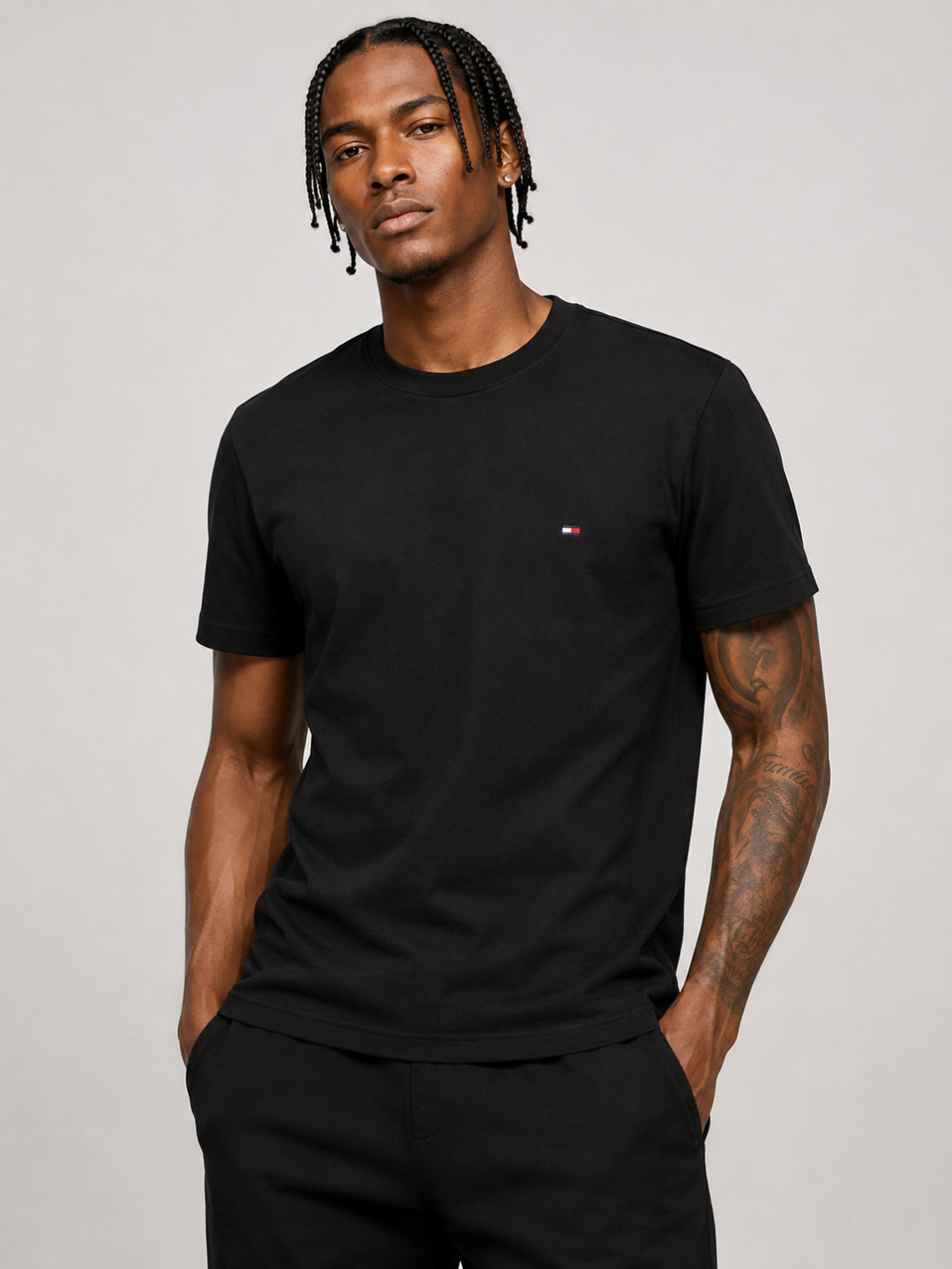 Camiseta Tommy Hilfiger Slim Essential — Preto - Imagem 2